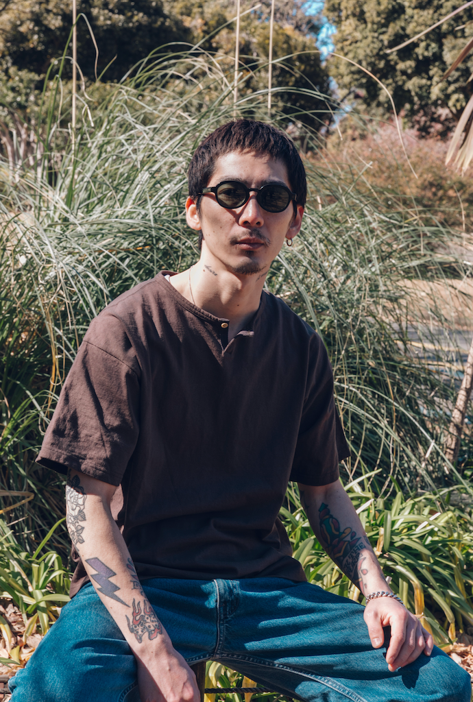 DARU HENRY NECK S/S T - BROWN