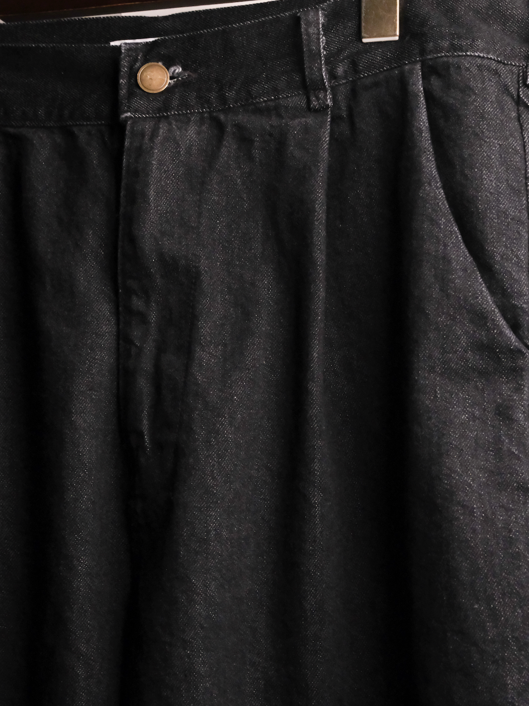1 TUCK DENIIN PANTS-BLACK