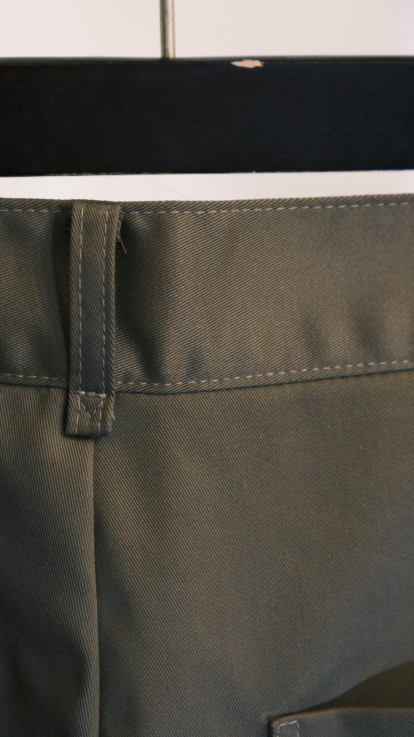 BASIC 1 TUCK PANTS-KHAKI