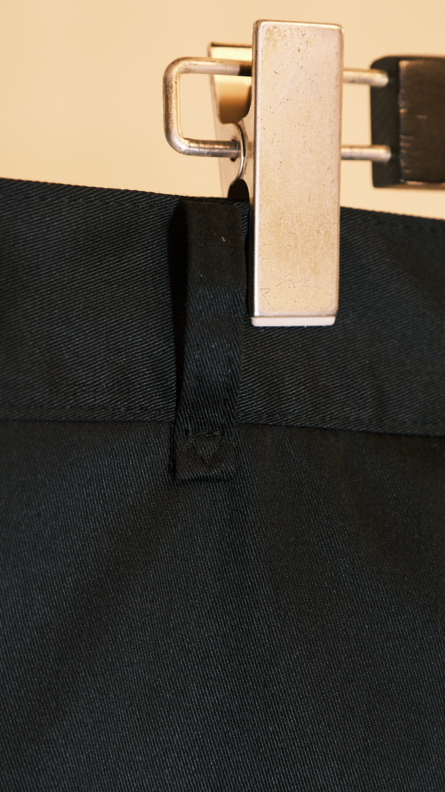 BASIC 1 TUCK PANTS-BLACK