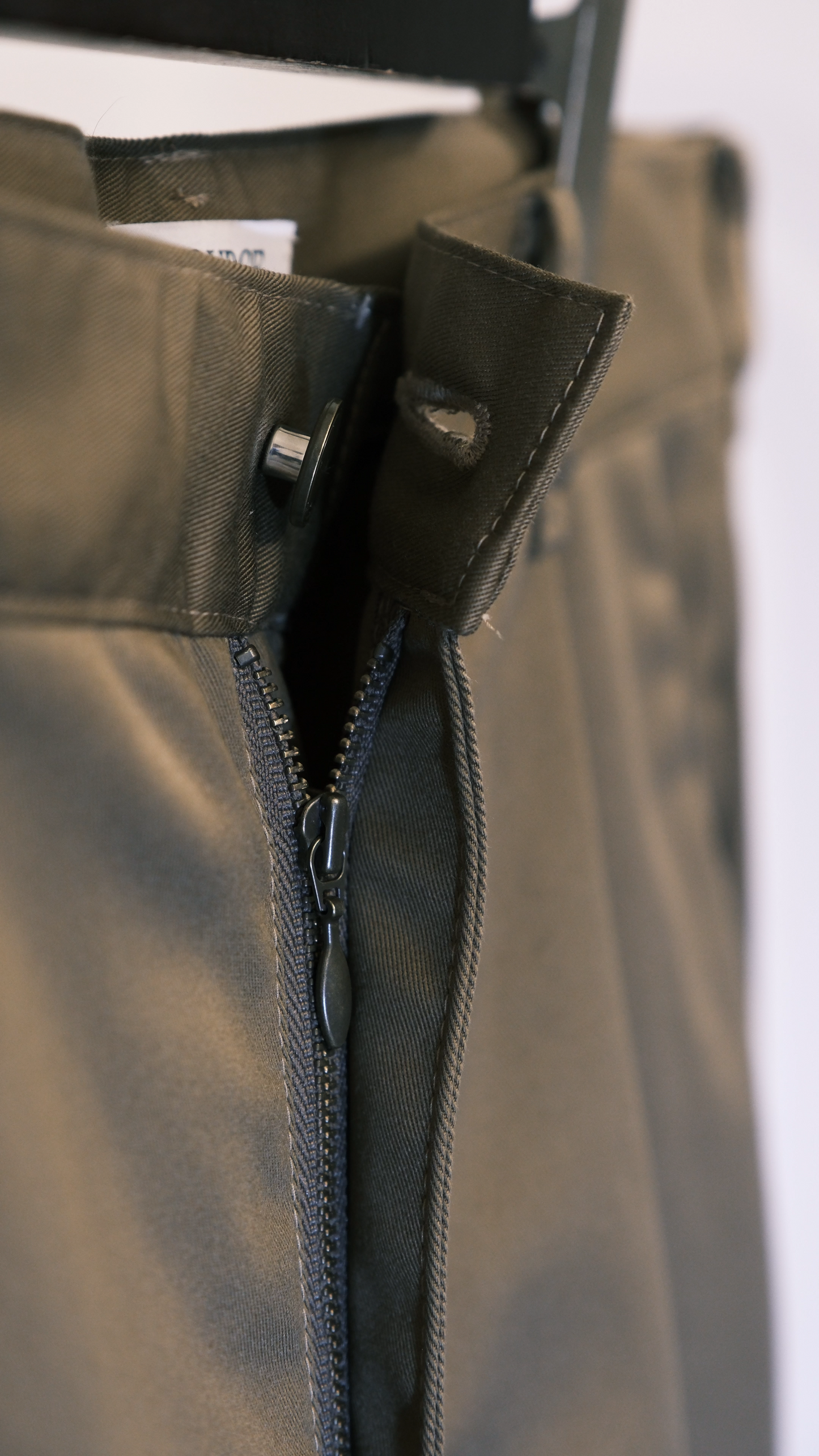 BASIC 1 TUCK PANTS-KHAKI