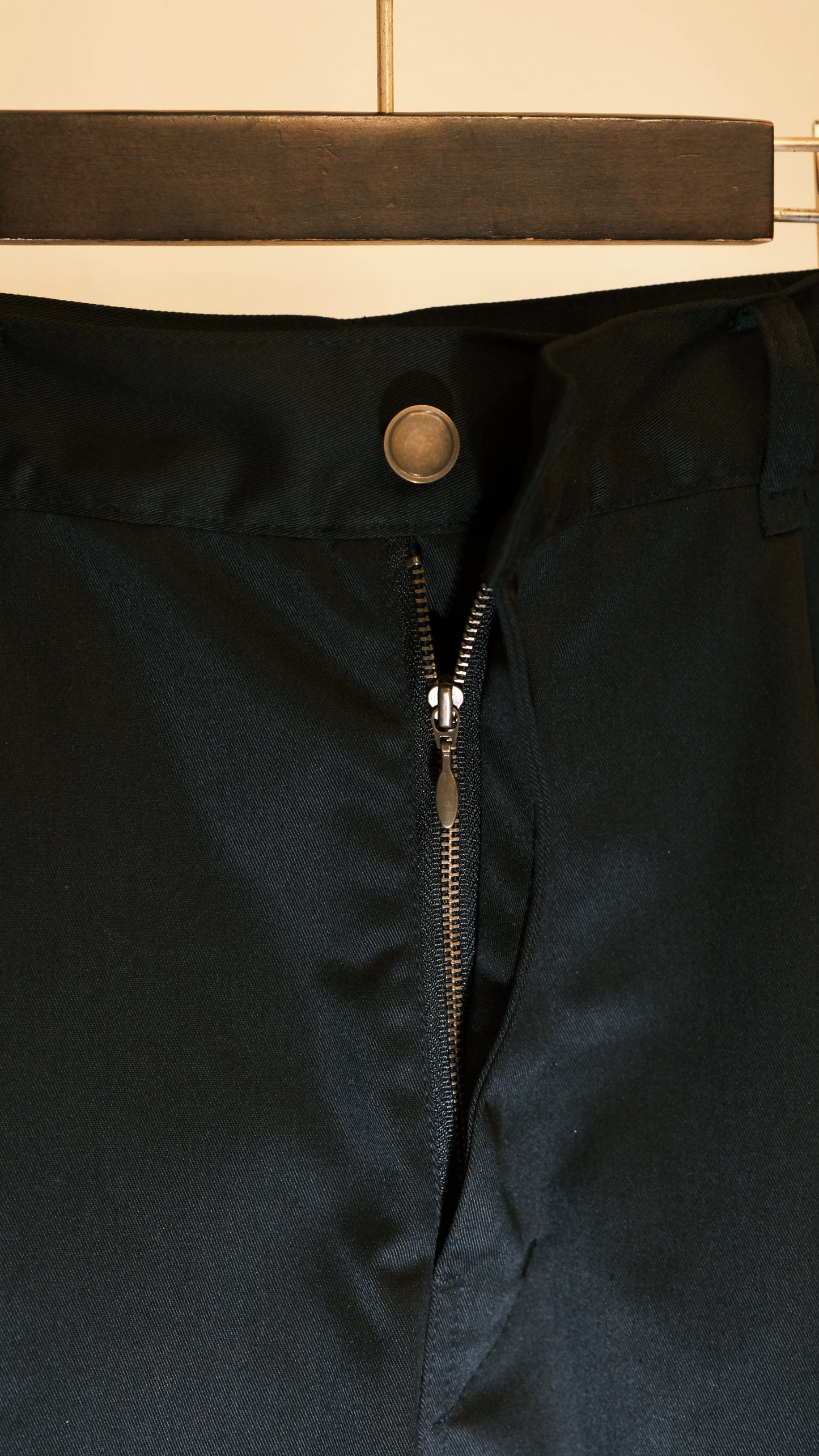 BASIC 1 TUCK PANTS-BLACK