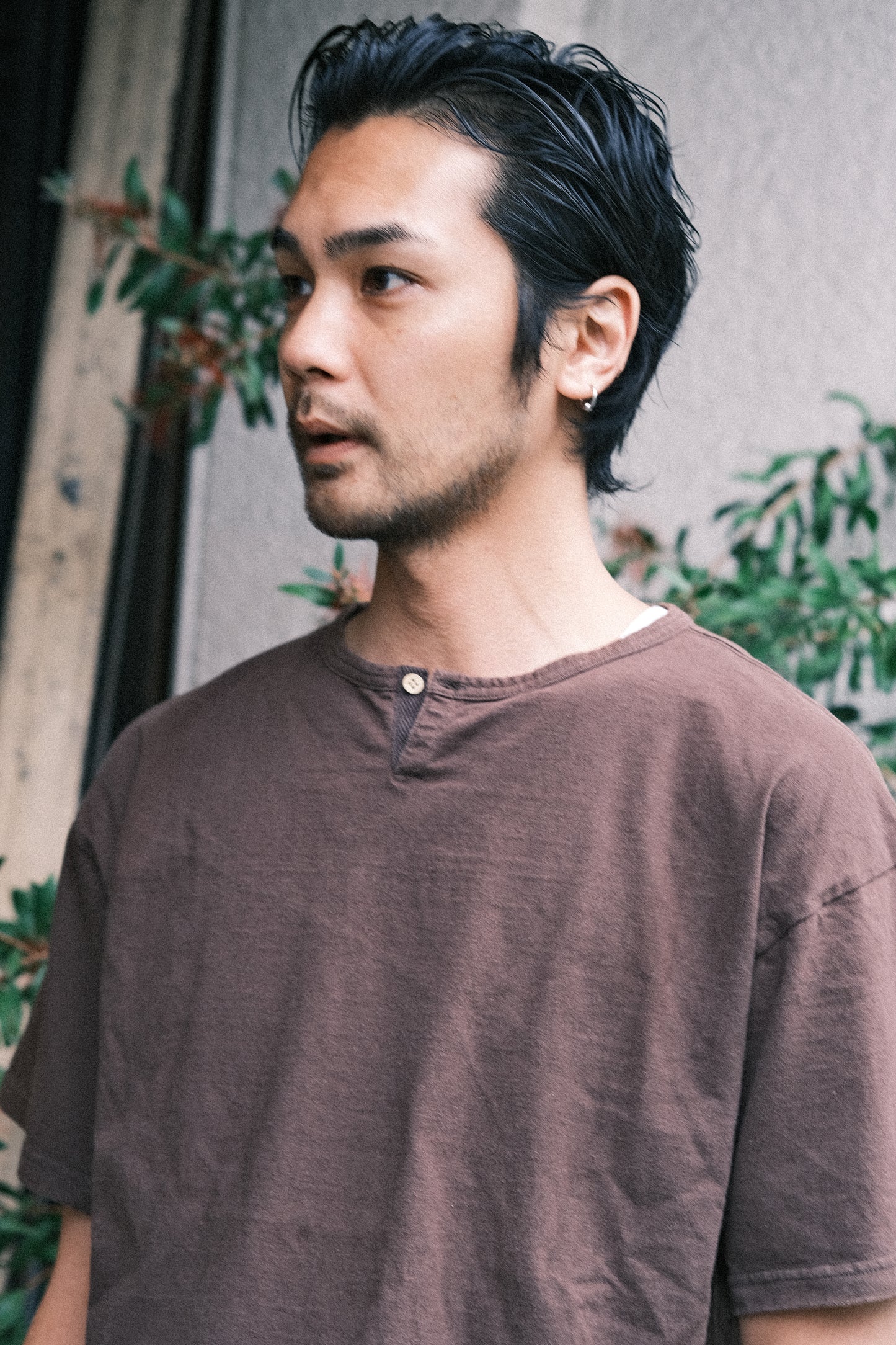 DARU HENRY NECK S/S T - BROWN