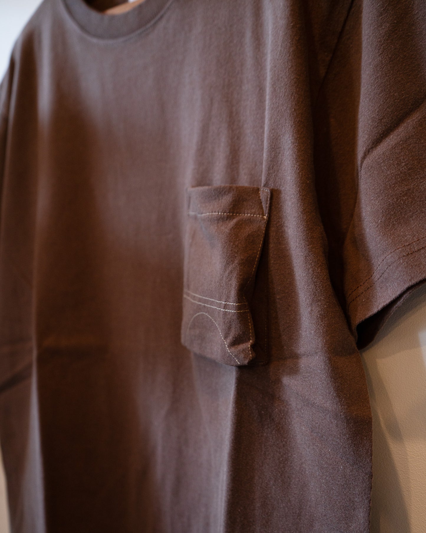 BASIC POCKET T - FADE BROWN
